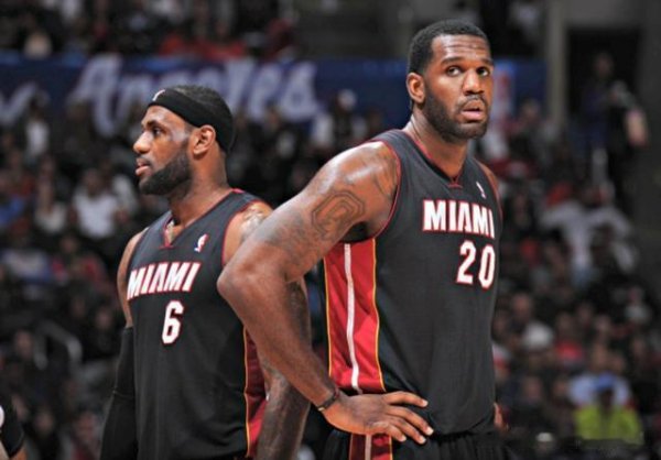 Ayton dám đến với Lakers? Hãy 