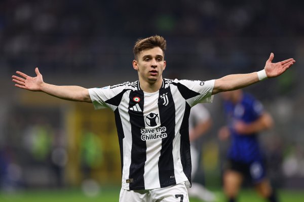 Tin tức: Juventus muốn gia hạn