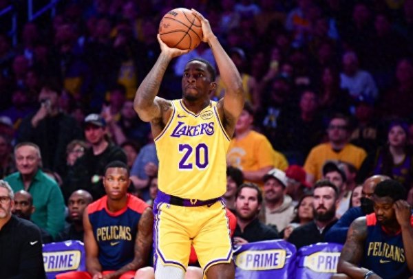 Nói lời tạm biệt với Lakers!