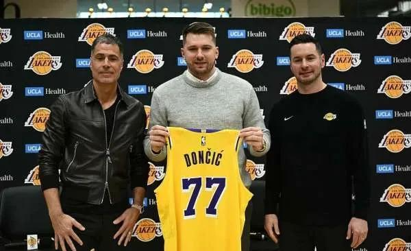 Pelinka cố gắng cho antetoko